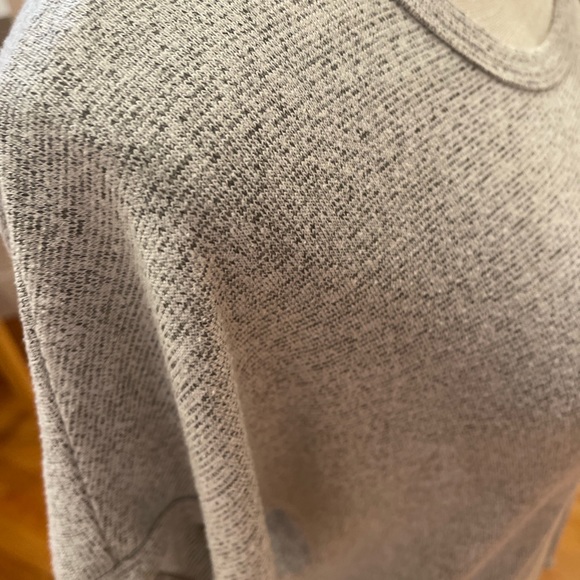 💜 5 for $25 or 3 for $18 Caution to the Wind gray short sleeve knitted t… - Picture 3 of 7